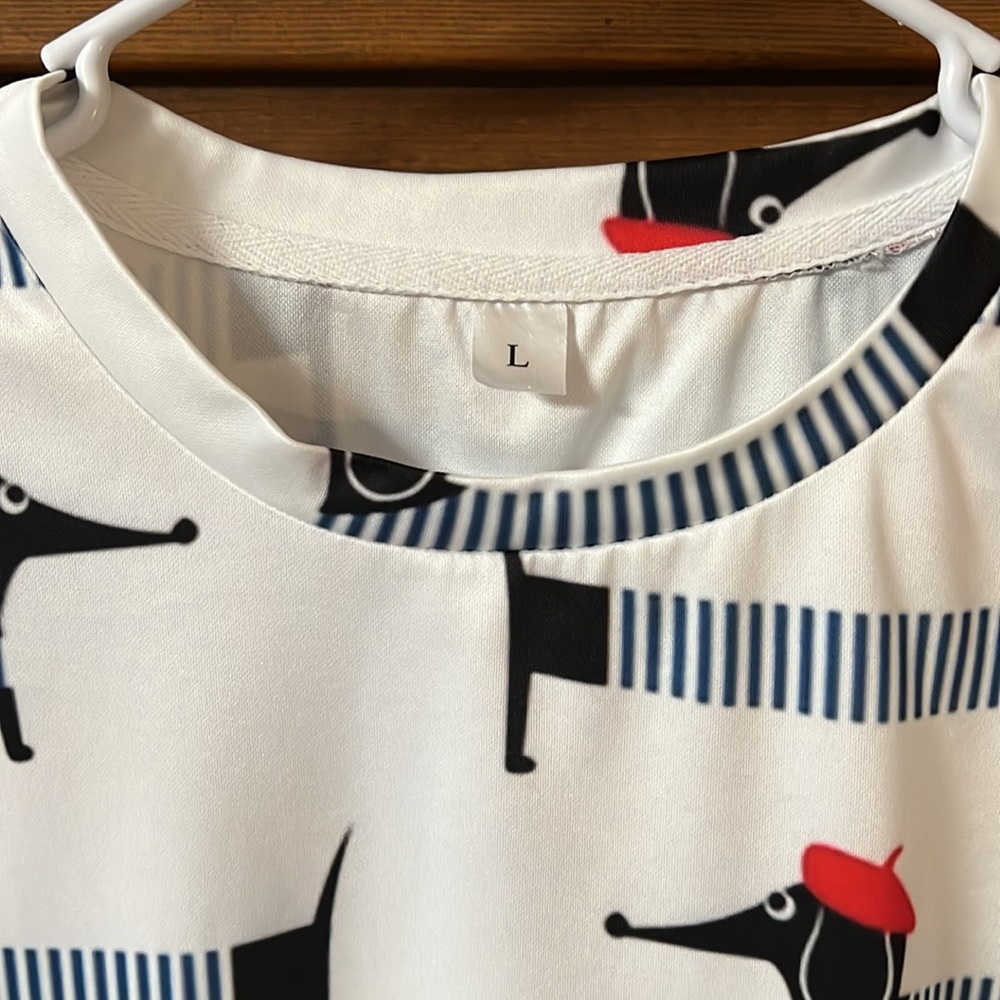 Women’s Large sweatshirt white with navy cartoon dachshunds red beret NEW - Picture 3 of 6